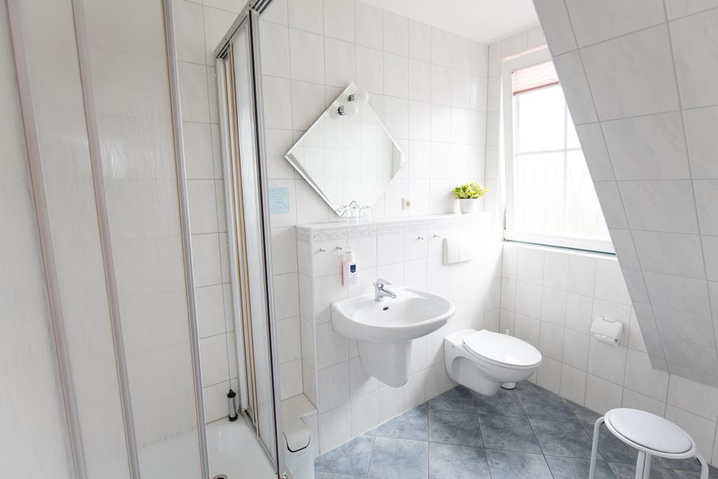 Hotel Garni Am Deich Zingst Room photo