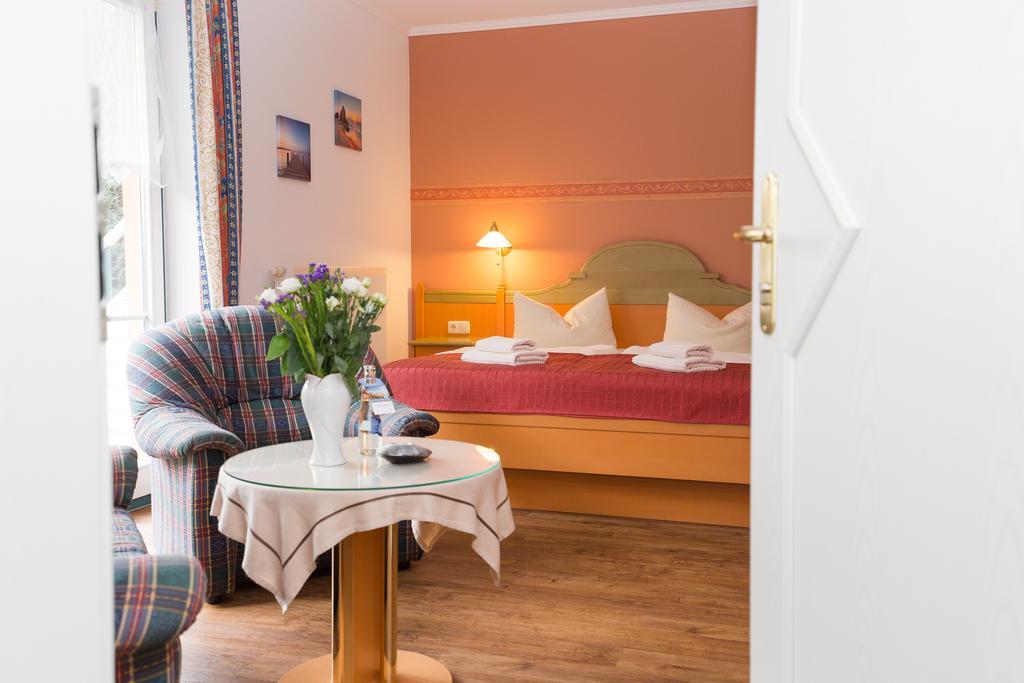 Hotel Garni Am Deich Zingst Room photo