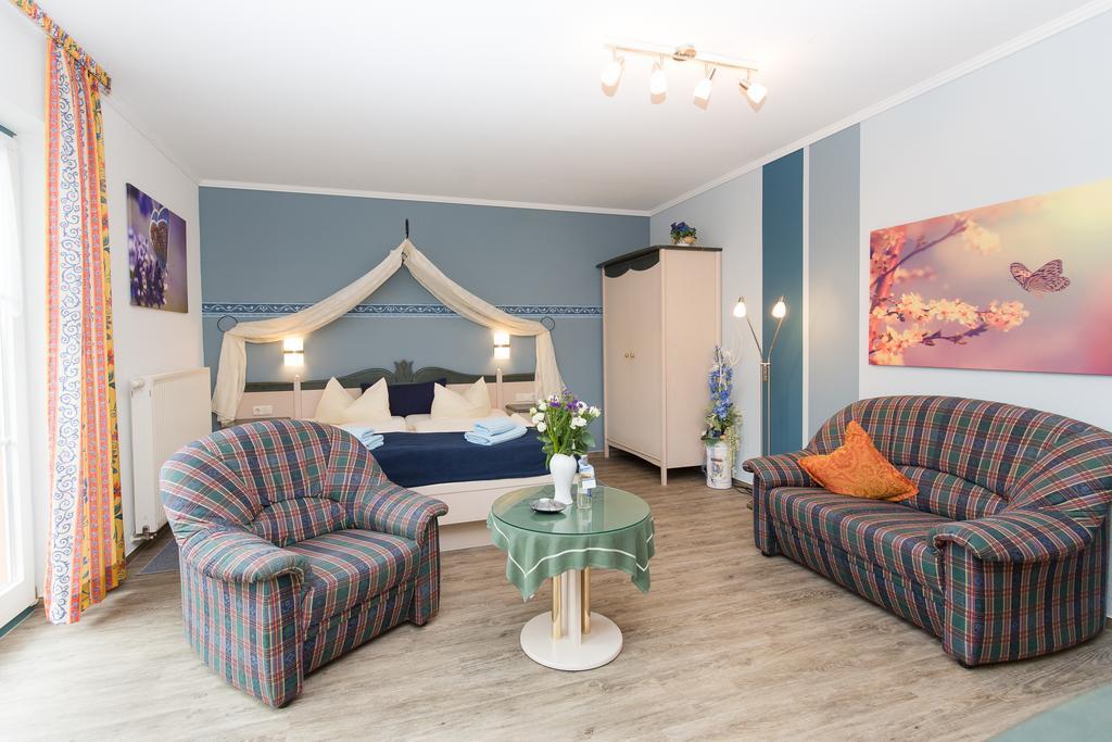 Hotel Garni Am Deich Zingst Room photo