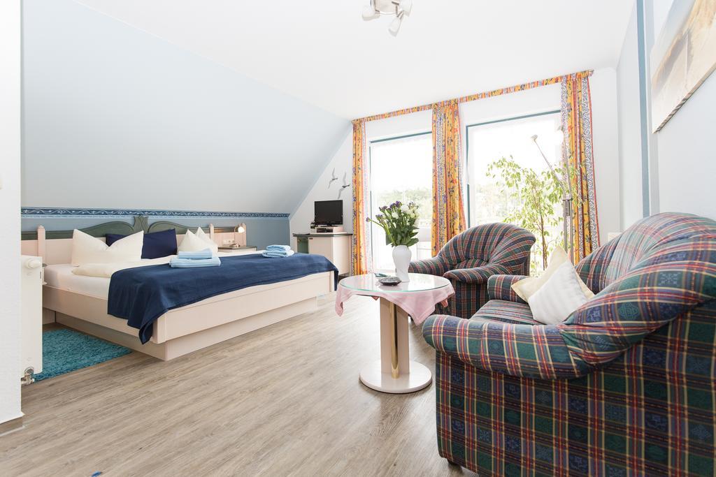 Hotel Garni Am Deich Zingst Room photo