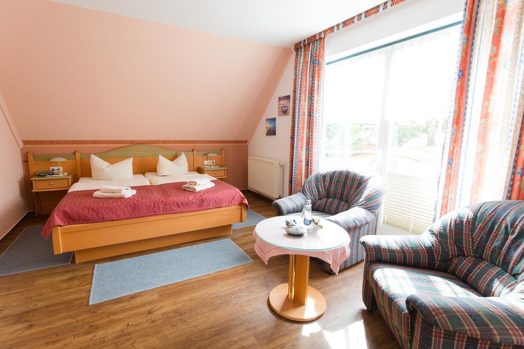 Hotel Garni Am Deich Zingst Room photo